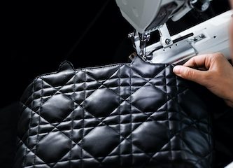 Dior Toujours Bag: A Symbol of Virtuoso Craftsmanship